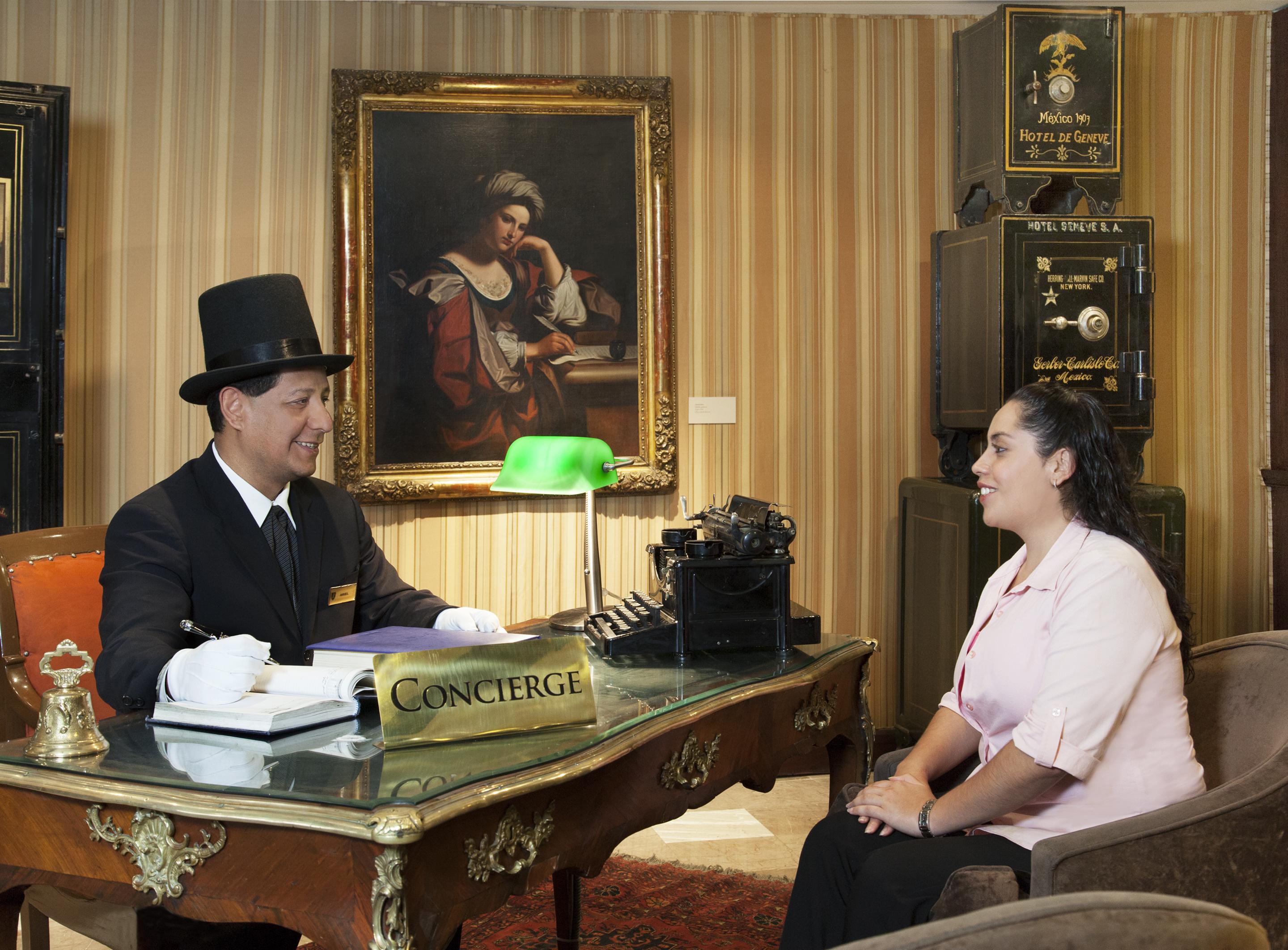 Hotel Geneve CD de Mexico Buitenkant foto A concierge assisting a guest
