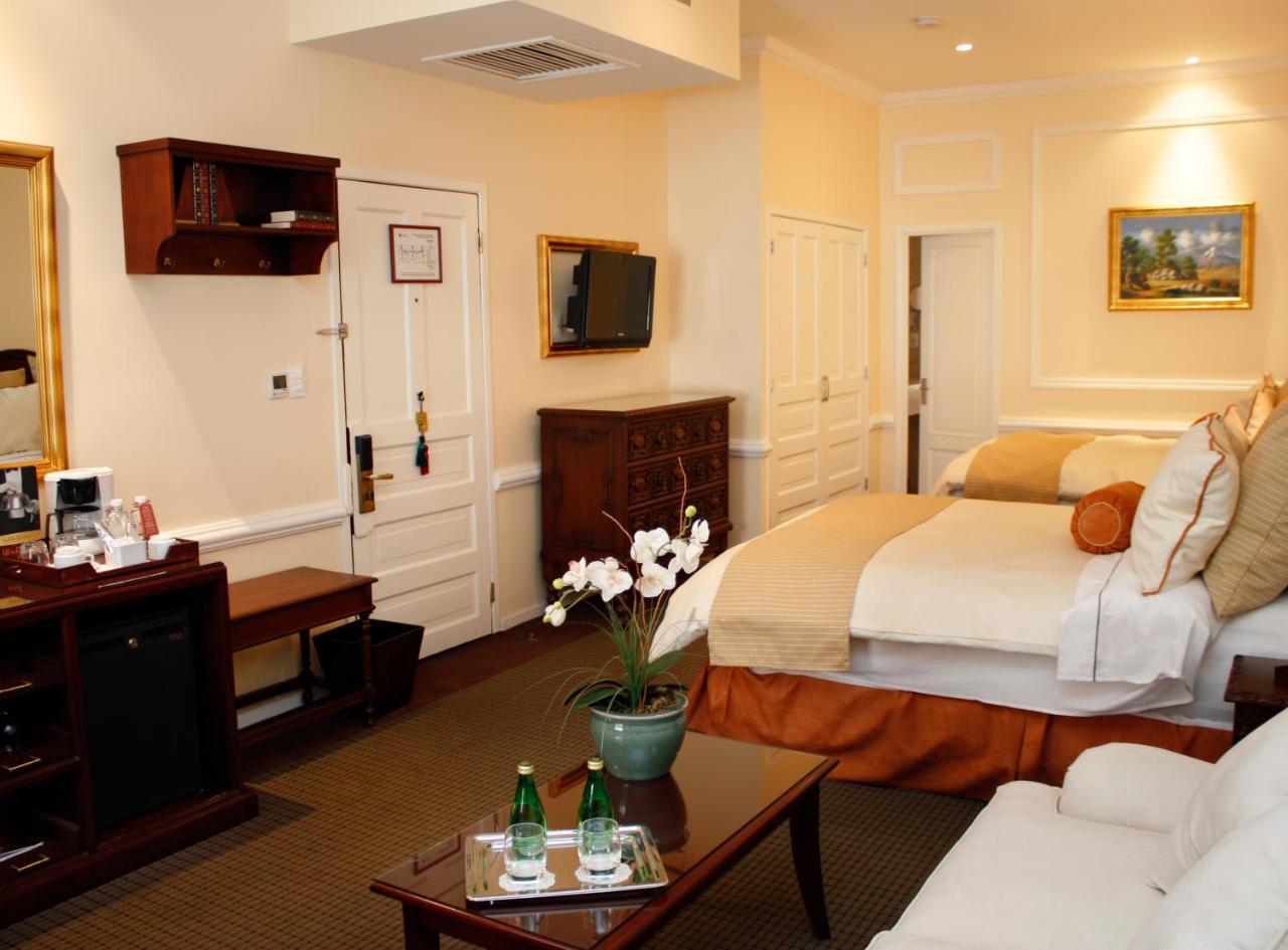 Hotel Geneve CD de Mexico Buitenkant foto A room at the hotel